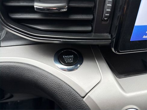 Used 2022 Ford Explorer XLT image 19