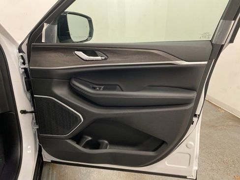 New 2026 Jeep Grand Cherokee Limited image 25