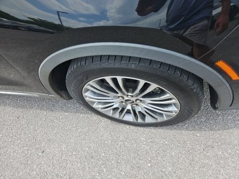 Used 2017 Lincoln MKX Reserve w/ Lincoln MKX Climate Package FWD image 10