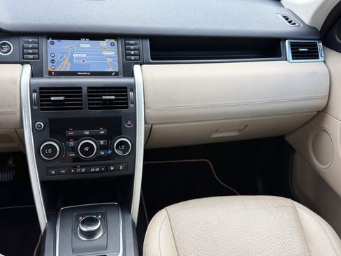 Used 2018 Land Rover Discovery Sport HSE image 14
