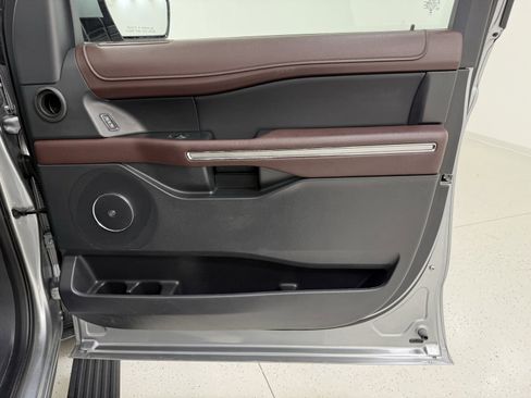 Used 2024 Ford Expedition Limited image 33
