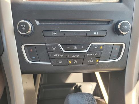 Used 2016 Ford Fusion SE image 23