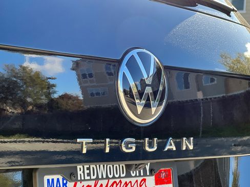Certified 2022 Volkswagen Tiguan SEL R-Line image 28