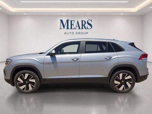 Used 2024 Volkswagen Atlas Cross Sport SE FWD image 2