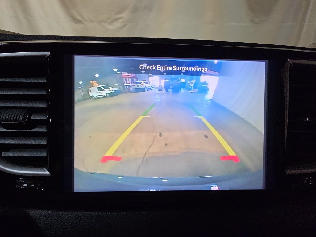 Used 2025 Chrysler Pacifica Select FWD image 22