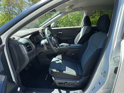 Used 2023 Nissan Rogue SV AWD/4WD image 11