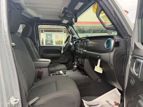Used 2023 Jeep Wrangler Unlimited w/ Cold Weather Group AWD/4WD image 24