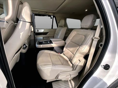 Used 2018 Lincoln Navigator Reserve w/ Technology Package AWD/4WD image 21