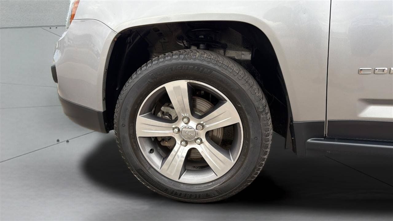 Used 2016 Jeep Compass High Altitude AWD/4WD image 30
