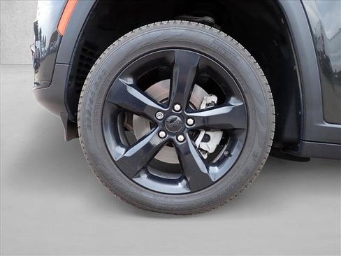 Used 2024 Jeep Grand Cherokee L Limited w/ Black Appearance Package AWD/4WD image 7
