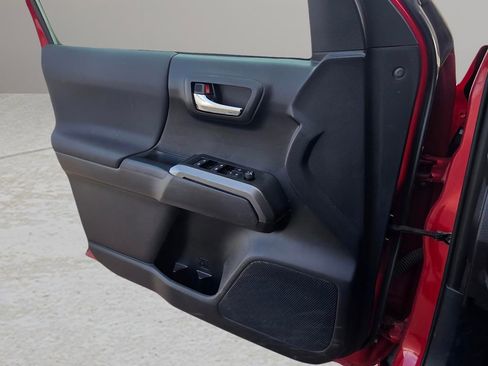 Used 2021 Toyota Tacoma TRD Off-Road image 17