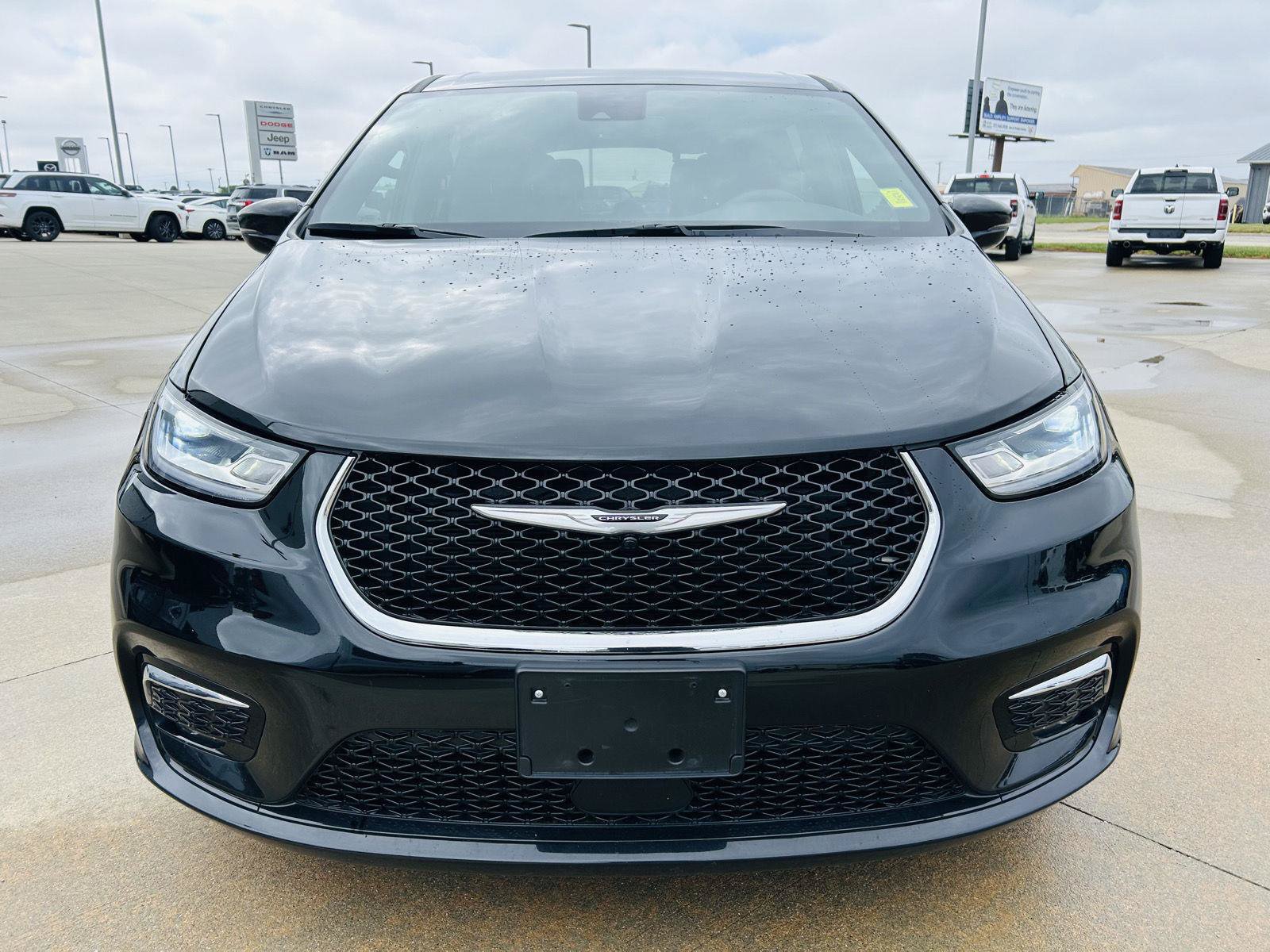 Used 2025 Chrysler Pacifica Select FWD image 34