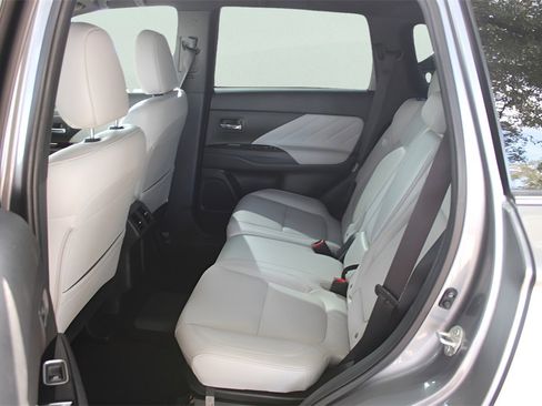 Used 2022 Mitsubishi Outlander SEL image 24