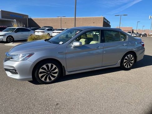 Used 2017 Honda Accord Touring image 1