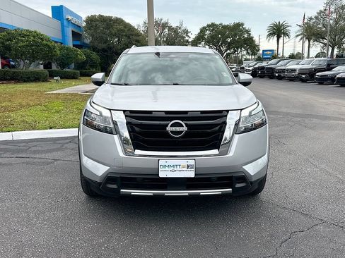 Used 2023 Nissan Pathfinder SL image 2