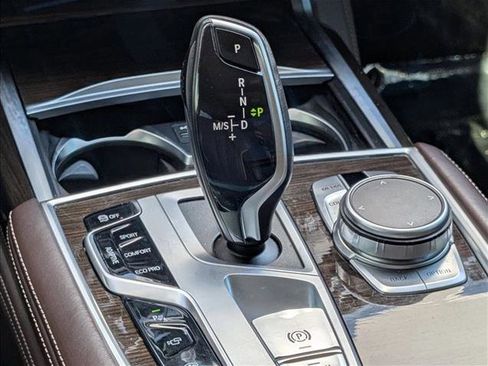 Used 2022 BMW 750i xDrive AWD/4WD image 12