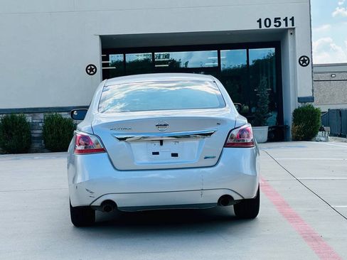 Used 2013 Nissan Altima 2.5 S FWD image 7