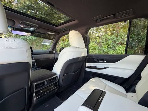Certified 2025 Lexus LX 600 4WD w/ Appearance Package image 34