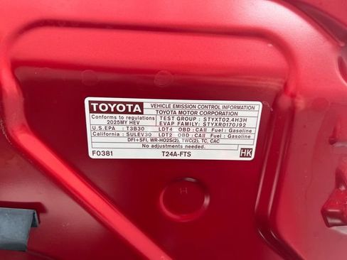 Used 2025 Toyota Tacoma TRD Off-Road AWD/4WD image 10