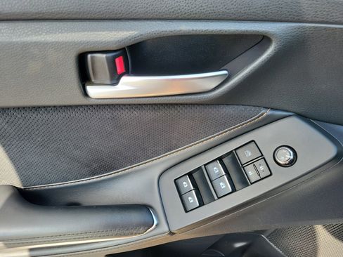 Used 2019 Toyota Avalon XSE image 8