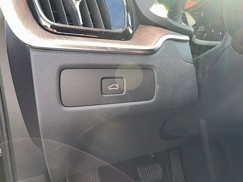 Certified 2023 Volvo XC60 B5 Plus image 27