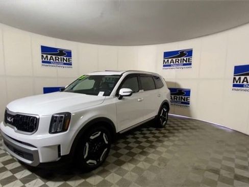 Used 2023 Kia Telluride EX w/ EX Captain's Chair Package image 6