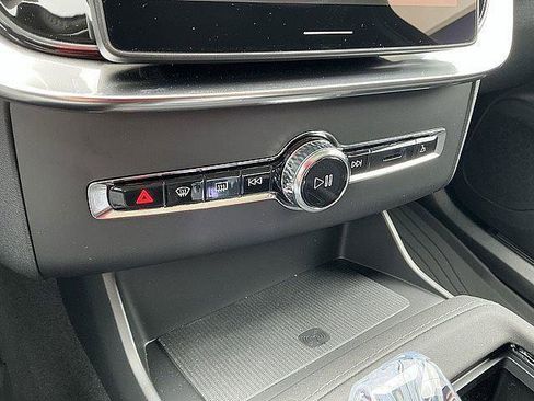 New 2026 Volvo XC90 T8 Plus w/ Protection Package Premier AWD/4WD image 19