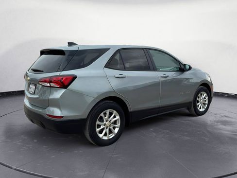 Used 2024 Chevrolet Equinox LS w/ LS Convenience Package FWD image 4