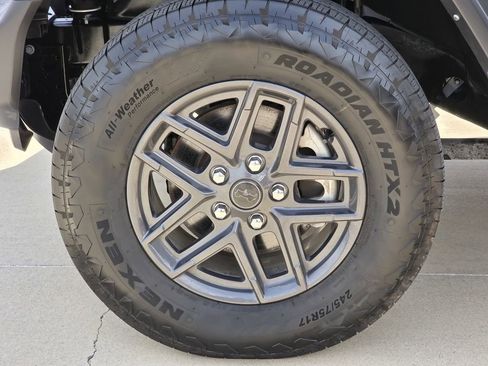 Used 2025 Jeep Wrangler Unlimited Sport AWD/4WD image 11
