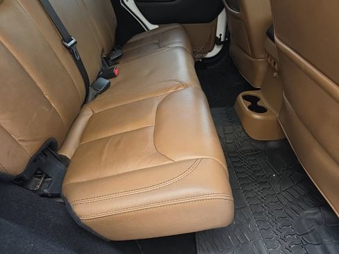 Used 2015 Jeep Wrangler Unlimited Sahara w/ Connectivity Group AWD/4WD image 22