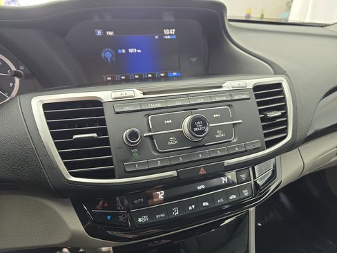 Used 2016 Honda Accord LX image 19