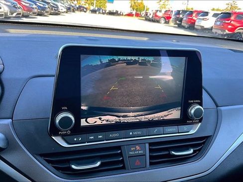 Used 2025 Nissan Altima 2.5 SR image 13