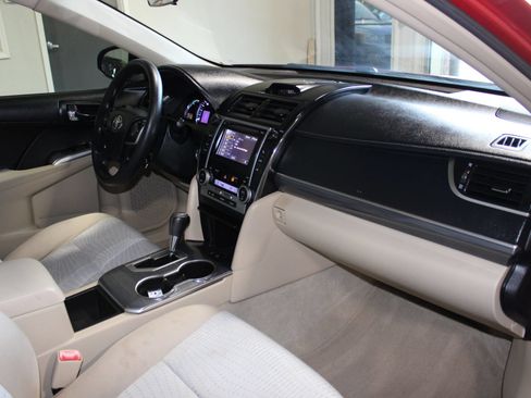 Used 2013 Toyota Camry LE FWD image 23