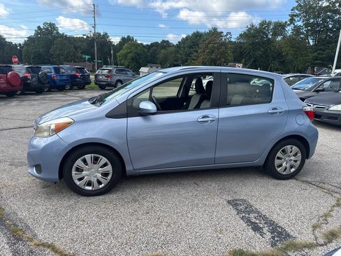 Used 2012 Toyota Yaris LE FWD image 4