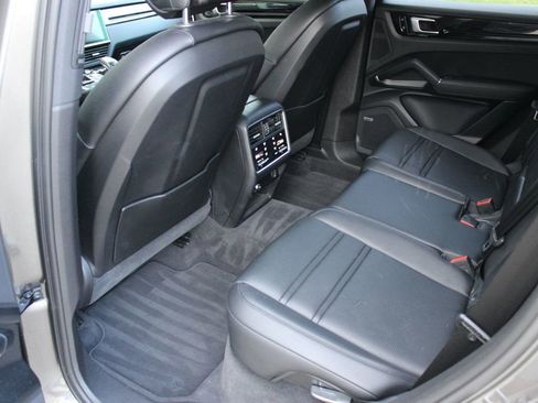 Used 2019 Porsche Cayenne S AWD/4WD image 13