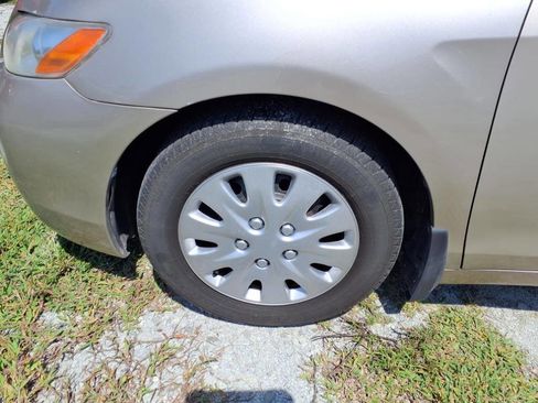 Used 2009 Toyota Camry LE image 4