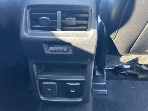 Used 2019 Ford Edge Titanium w/ Equipment Group 301A AWD/4WD image 17