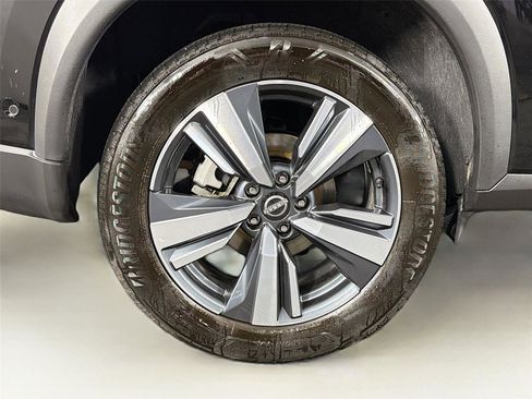 Used 2025 Nissan Rogue SL AWD/4WD image 33