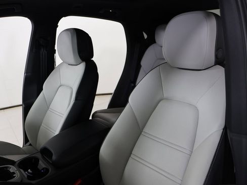 Certified 2025 Porsche Cayenne E-Hybrid Coupe AWD/4WD image 13