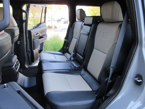 Used 2026 Lexus GX 550 AWD/4WD image 23