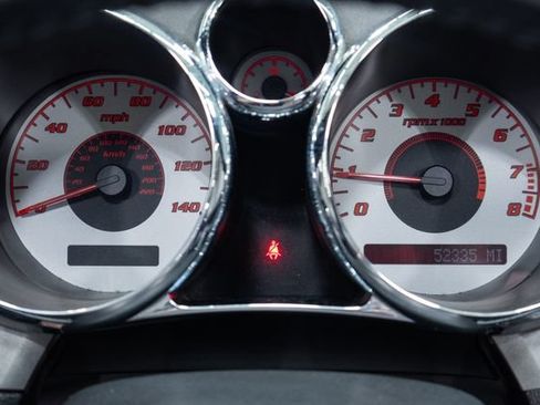 Used 2006 Pontiac Solstice Convertible w/ Premium Package RWD image 2