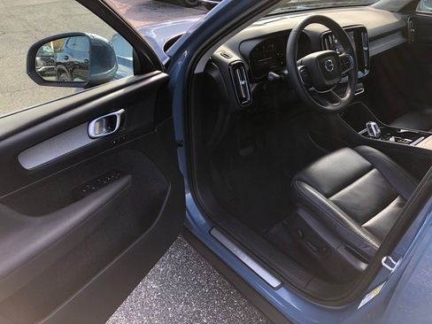 Used 2023 Volvo XC40 B5 Plus w/ Protection Package Premier image 10