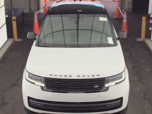 Used 2025 Land Rover Range Rover SE image 4