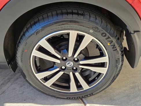 Used 2020 Nissan Kicks SV image 11