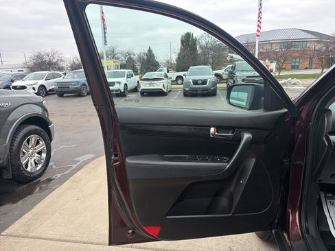 Used 2013 Kia Sorento LX image 12