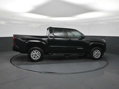 Used 2025 Toyota Tacoma SR5 RWD image 9