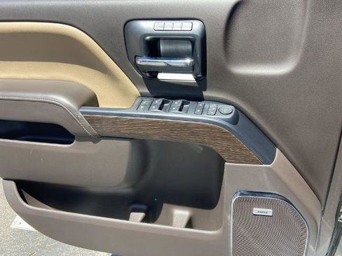 Used 2019 GMC Sierra 2500 Denali w/ Duramax Plus Package AWD/4WD image 18