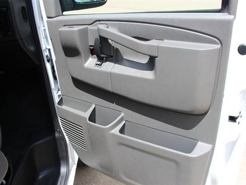 Used 2025 Chevrolet Express 3500 LS RWD image 20