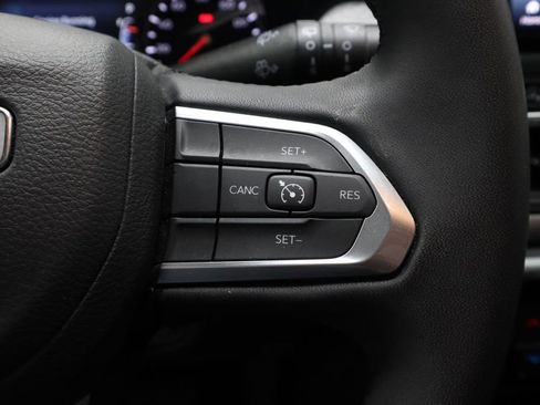 Used 2025 Jeep Compass Latitude AWD/4WD image 29