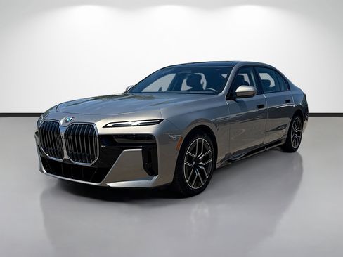 Used 2023 BMW 760i xDrive AWD/4WD image 7